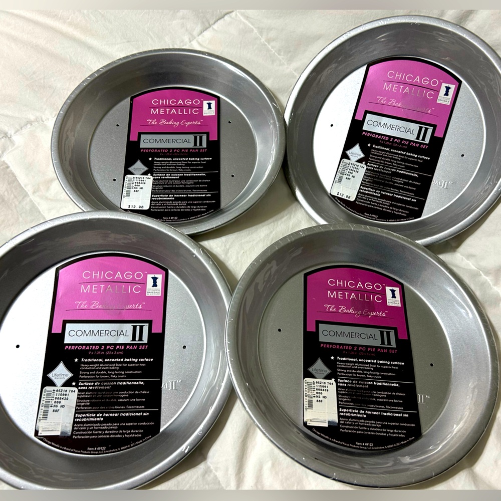 NWT Chicago Metallic Commercial
Perforated Pie pan Sets- 4 Sets